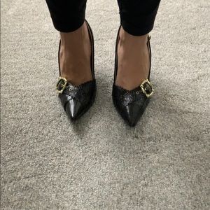 Black high heels with gold buckle designs